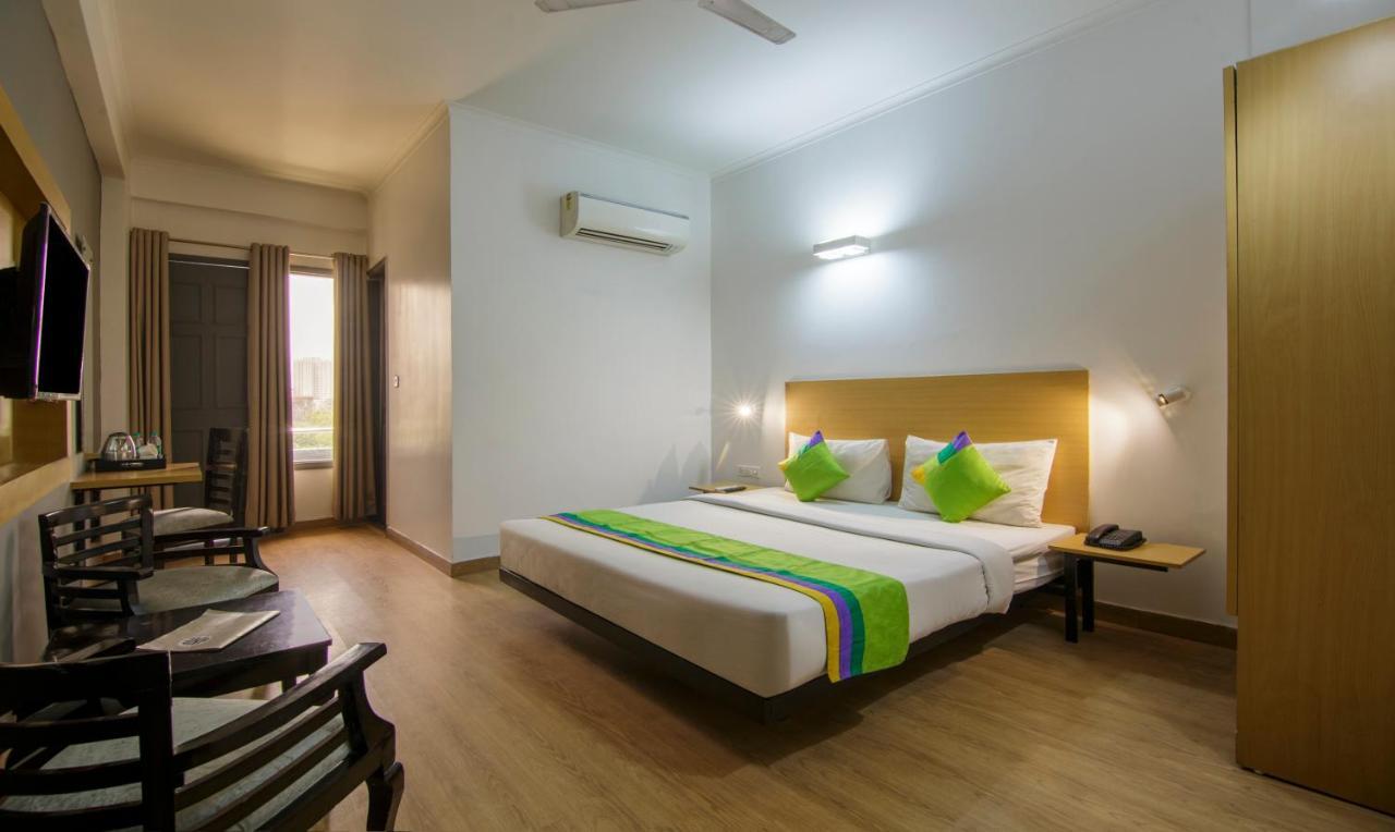 Отель Treebo Noida Express Экстерьер фото