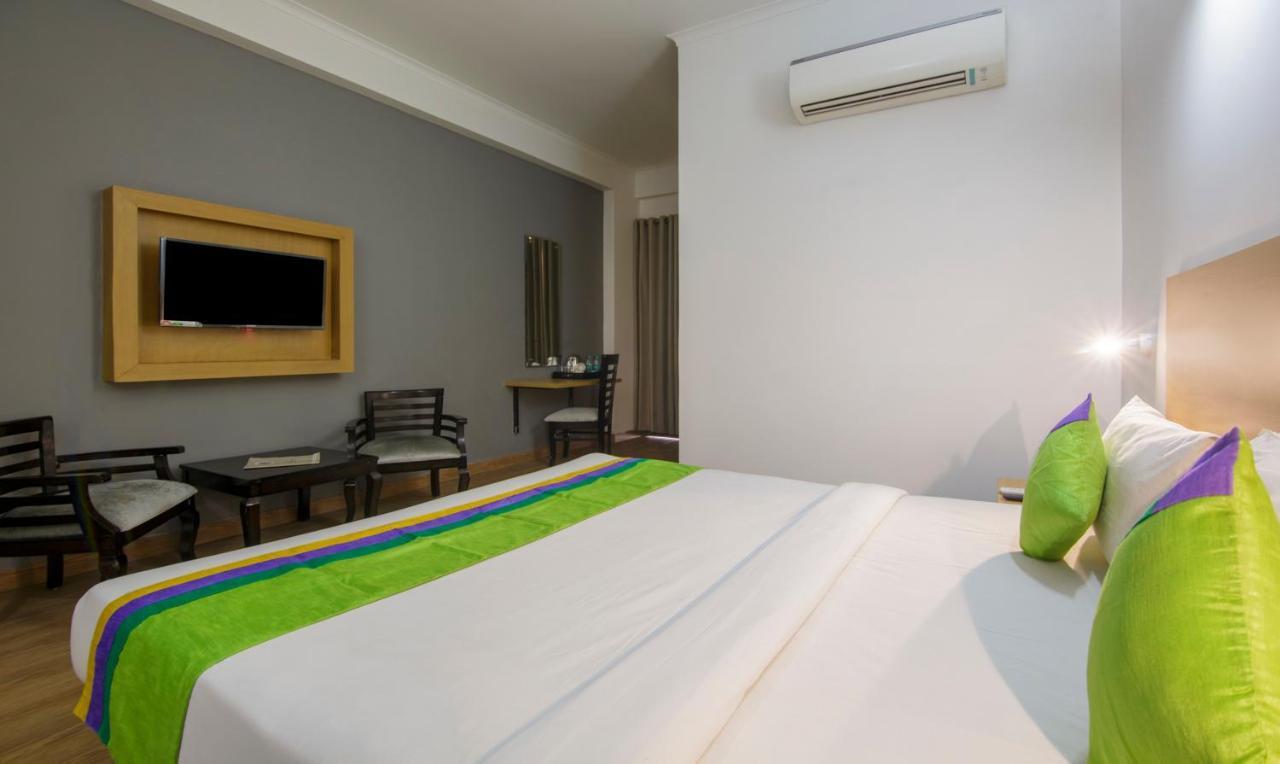 Отель Treebo Noida Express Экстерьер фото