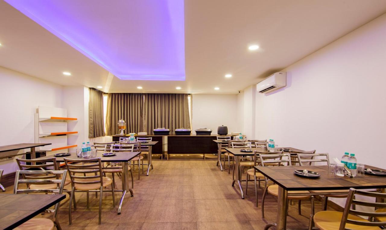 Отель Treebo Noida Express Экстерьер фото
