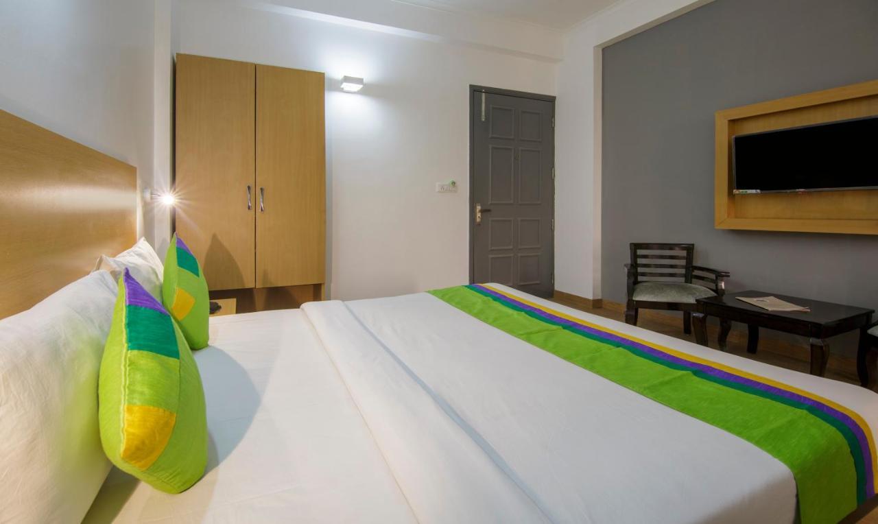 Отель Treebo Noida Express Экстерьер фото
