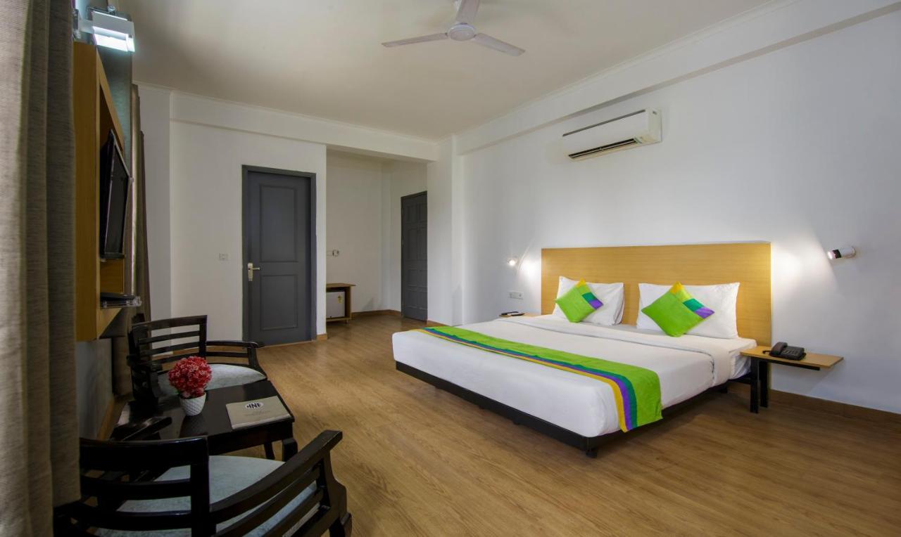 Отель Treebo Noida Express Экстерьер фото