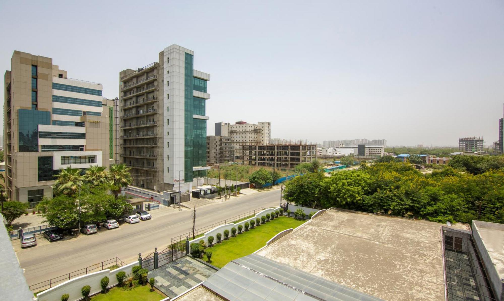 Отель Treebo Noida Express Экстерьер фото