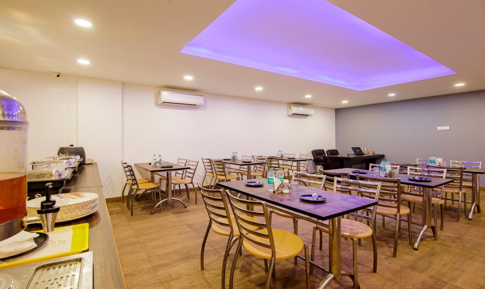 Отель Treebo Noida Express Экстерьер фото