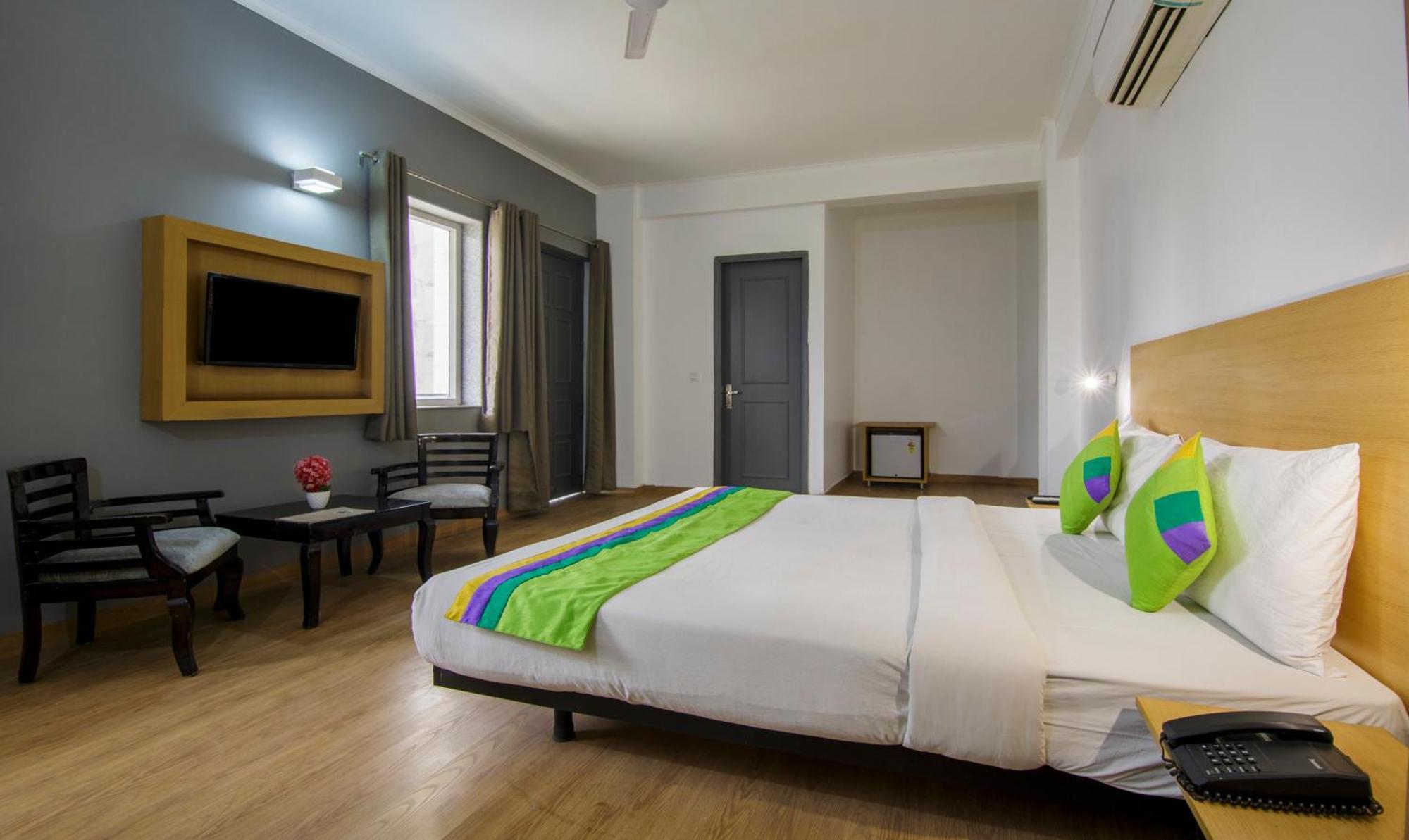 Отель Treebo Noida Express Экстерьер фото
